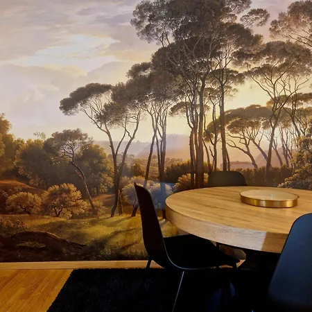 Chez Valerian, Gare De Chantilly