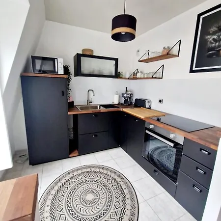 Chez Valerian, Gare De * Chantilly