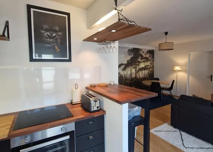 Chez Valerian, Gare De